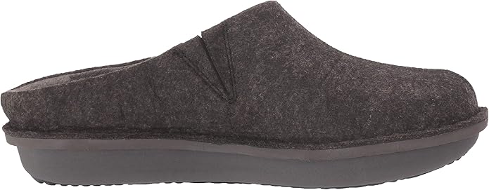 clarks step flow clog