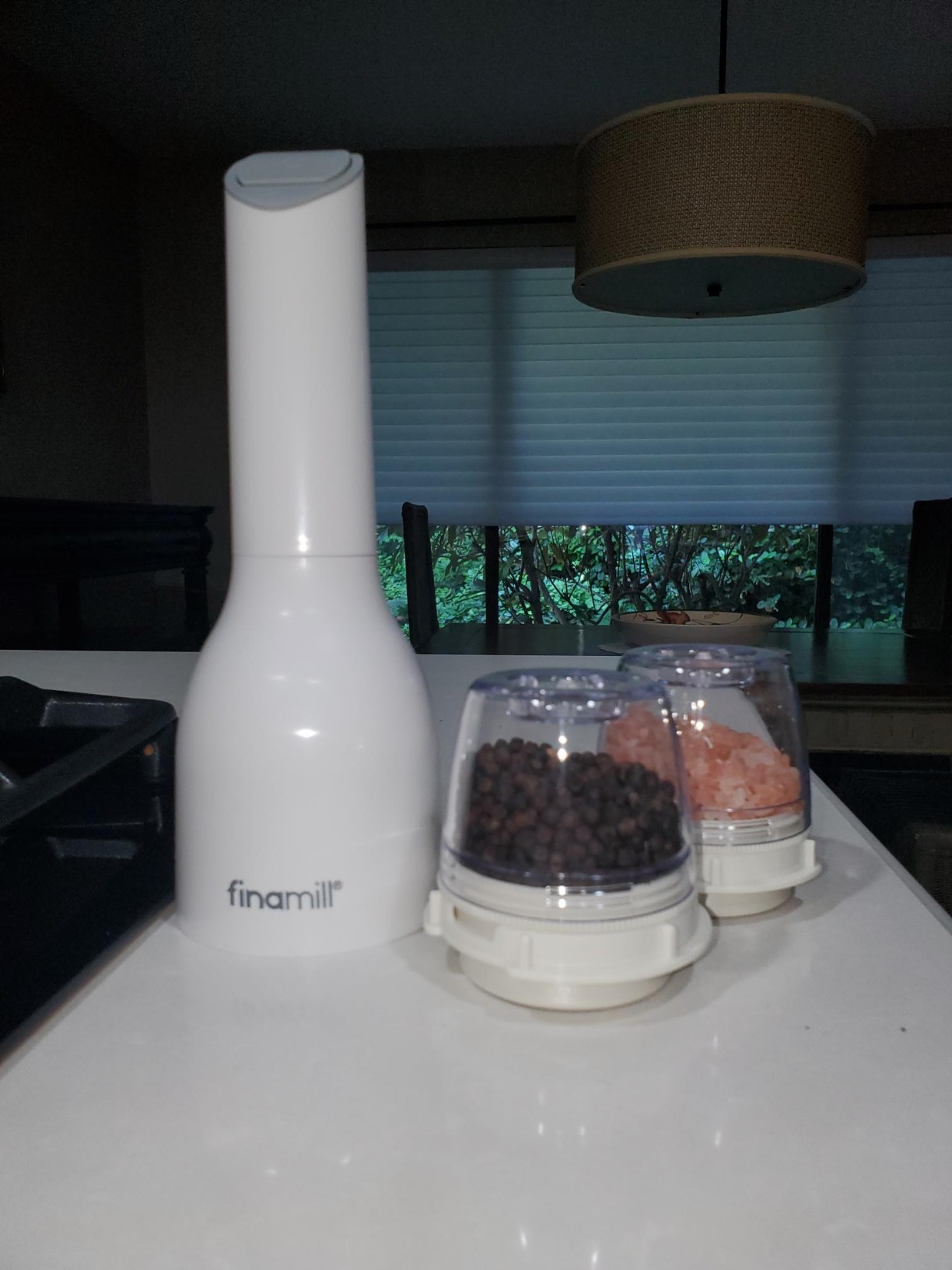 FinaMill – Award Winning Battery Operated Pepper Mill & Spice Grinder in One. Adjustable Coarseness. Ceramic Grinding Elements. One Touch Operation with LED Light. includes 2 Quick-Change ProPlus Pods photo review