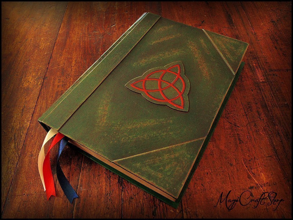 Charmed Book of Shadows with ORIGINAL PAGES in english