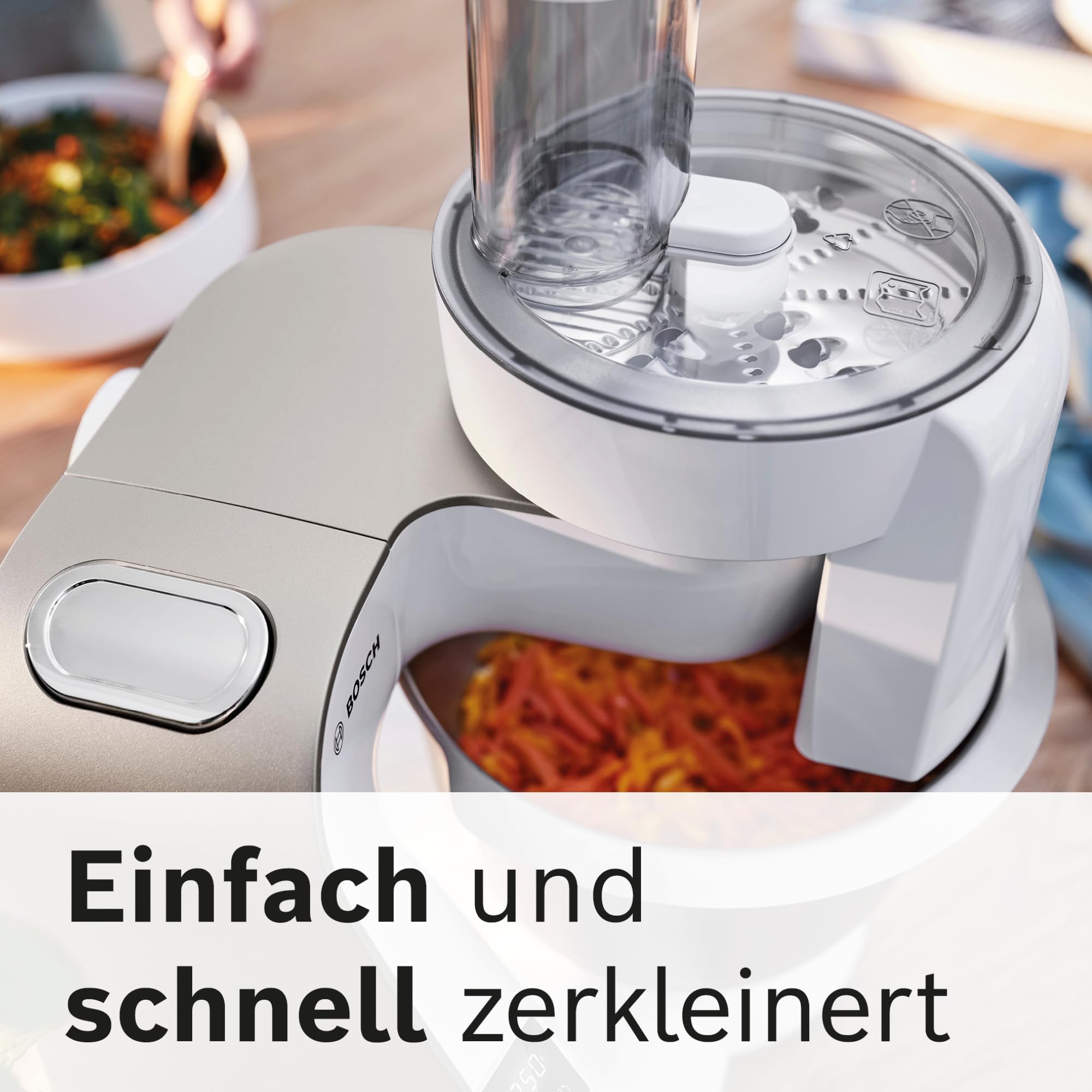 Bosch Küchenmaschine Serie 4, integrierte Waage, Mixer 1,25 L, Edelstahl-Schüssel 3,9 L, Profi-Knethaken, Schnee-, Silikonbesen, Durchlaufschnitzler, 4 Scheiben, 1000 W, weiß, MUM5XW20 9