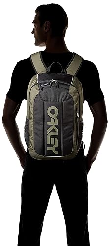Oakley Men's Enduro 20L Backpack, Dark Brush in Kuwait Whizz
