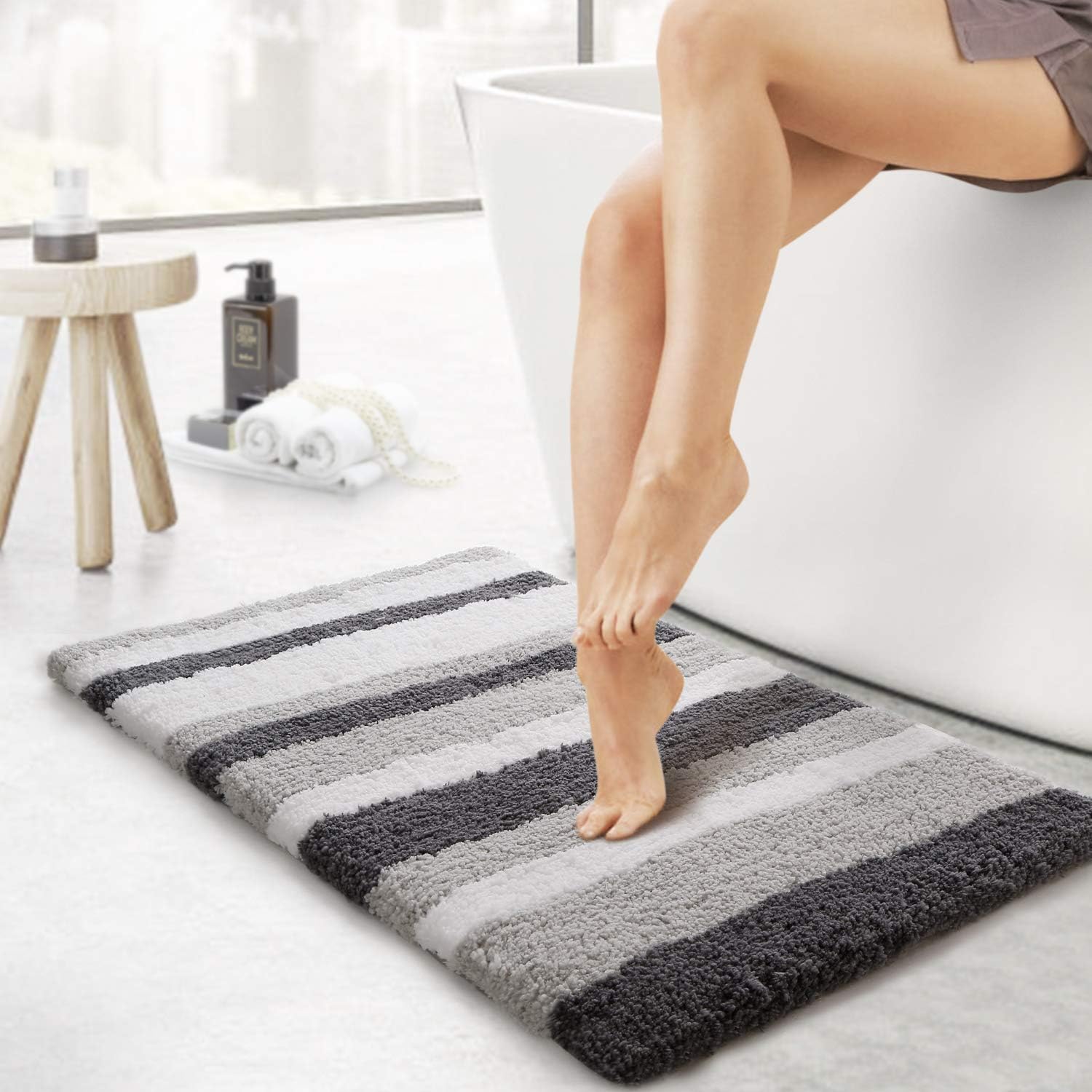 Amazon Com Kmat Luxury Bathroom Rugs Bath Mat 20 X32 Non Slip Fluffy Soft Plush Microfiber Shower Carpet Rug Machine Washable Quick Dry Ultra Shaggy Bath Mats For Tub Bathroom And Shower White Grey Kitchen