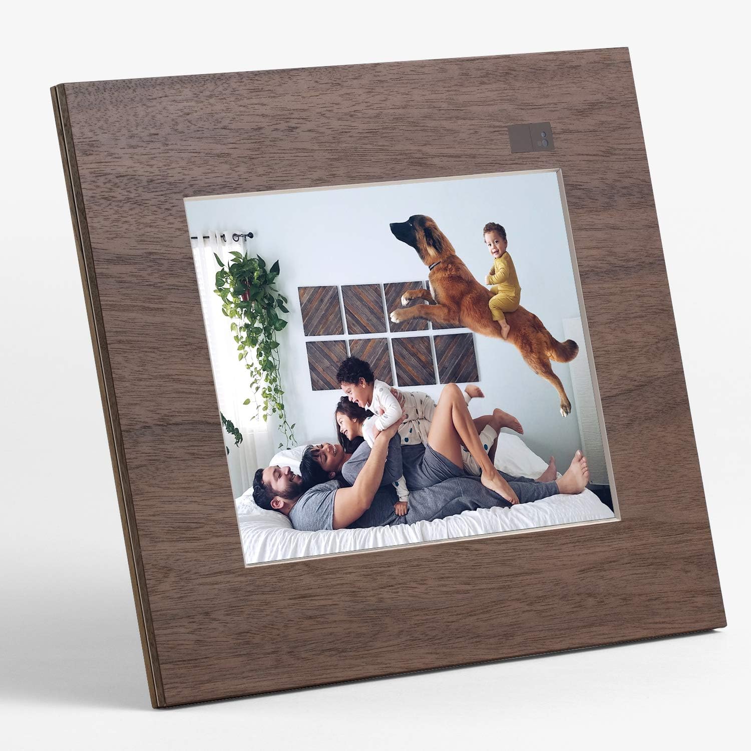 Aura Digital Photo Frame, 10” HD Display, 2048 x 1536
