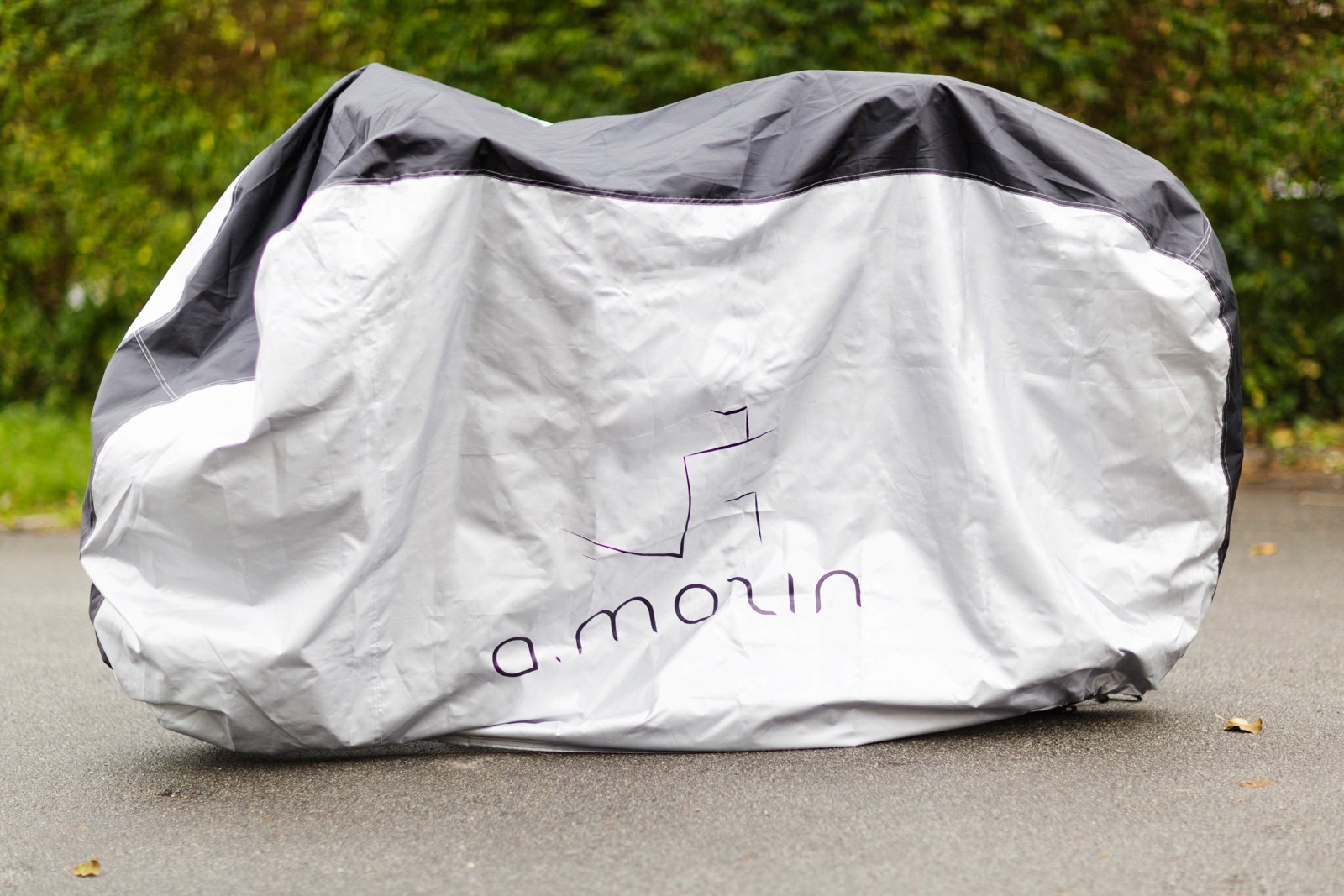 Fahrradabdeckung: Wasserdicht, 300D Oxford, Nylon, Für Zwei Fahrräder mit Befestigungsschnalle und eine Aussparung für das Fahrradschloss, inklusive Eines Aufbewahrungsbeutels