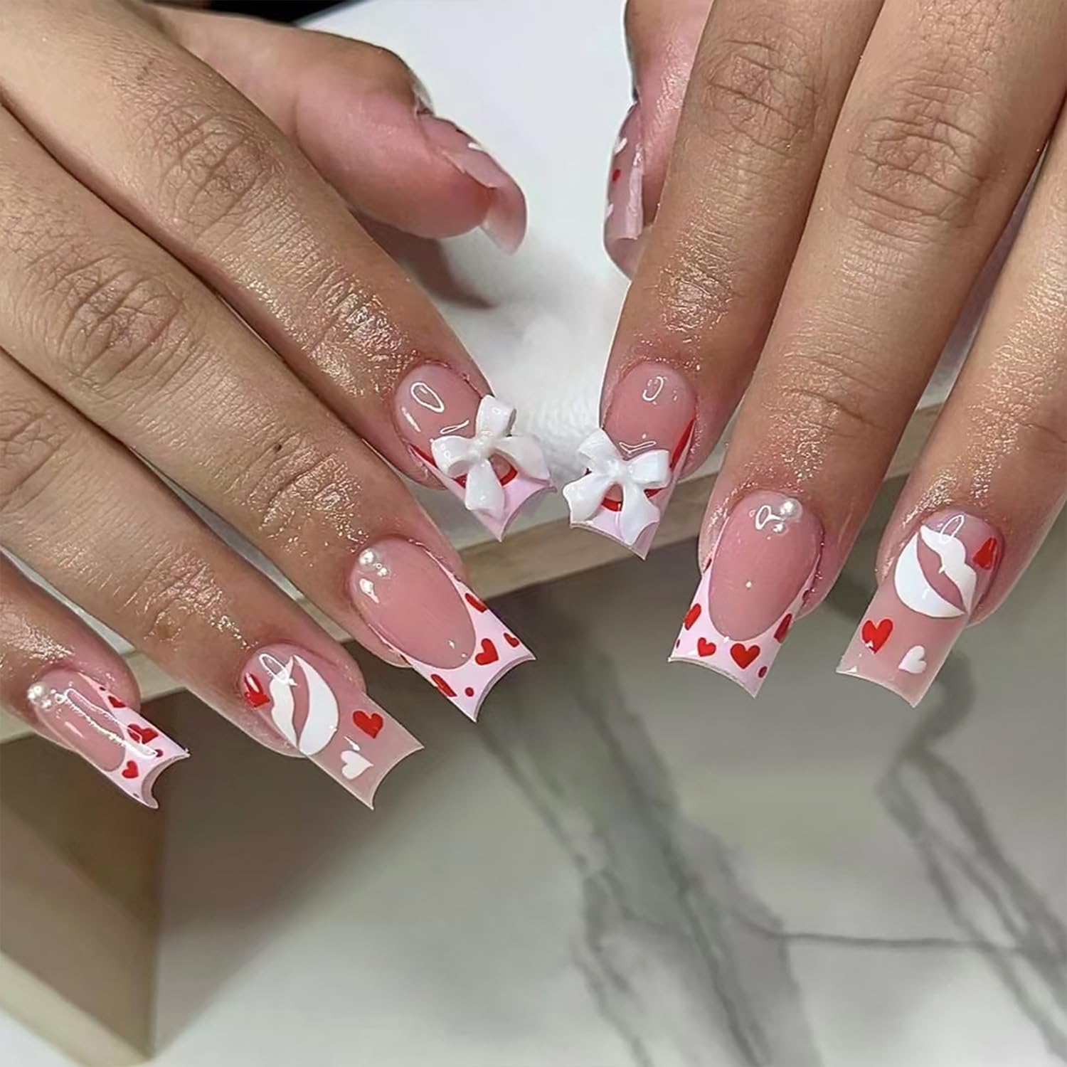 24Pcs Valentine's Day Press on Nails Medium Square Bow Fake Nails with White Bow Charms Design Red Heart False Nails Nude Pink Stick on Nails Full Cover Artificial Valentines Glue on Nails for Women
