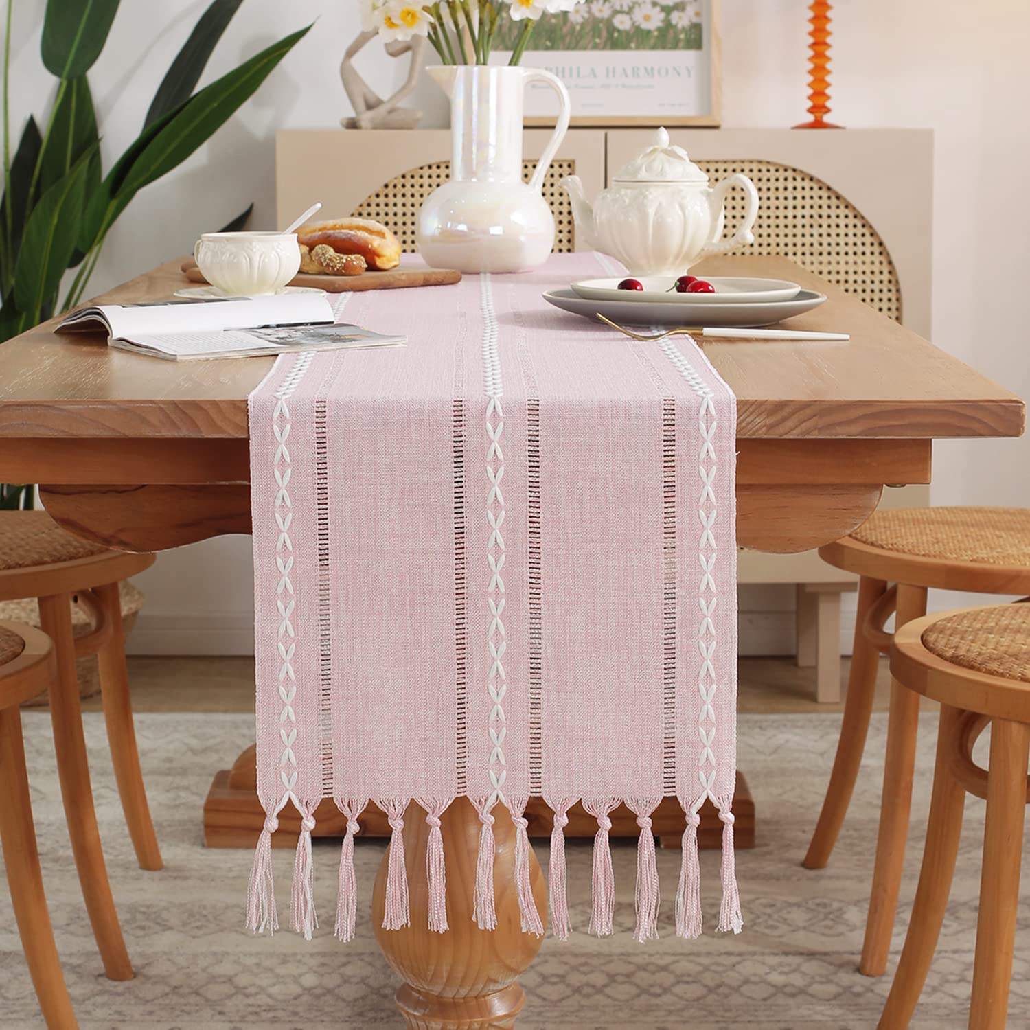 Yicorgard Farmhouse Table Runner Rustic Style 33 x 183 cm, Braided Striped Linen Table Runner 72 Inches Long with Tassels for Dining Room Kitchen Reading Dresser Décor,Pink — image 1