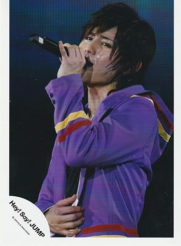 Amazon 山田涼介 Hey Say Jump 公式生写真 衣装紫 黄色 赤 マイク持ち アイドル 芸能人グッズ 通販