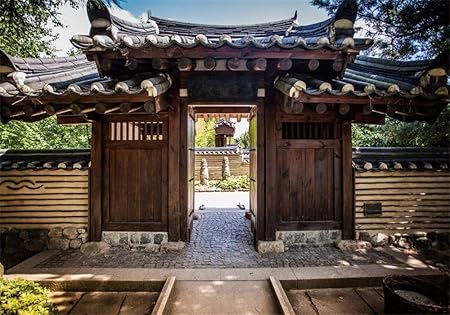 Amazon Aofoto 7 X 5フィート 韓国 庭 木製 ドア 玄関 背景 アジアの伝言者 村 韓国 伝統タイル 屋根のある家 古い公園 建物 ストーン背景 写真スタジオ 小道具 ビニール バックペーパー 背景布 通販