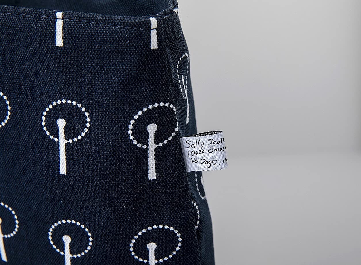 サリー・スコット Special Bag Book Navy：7/5発売【ムック本付録】総柄トートバッグ(ネイビー) 手書き風タグ