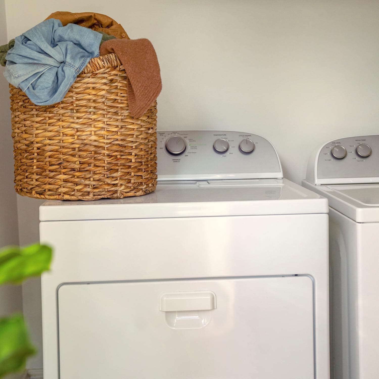 Ingenuity Swing 'n Go 5-Speed Baby Swing - Foldable, Portable, 2 Plush Toys & Sounds, 0-9 Months 6-20 lbs (Hugs & Hoots)