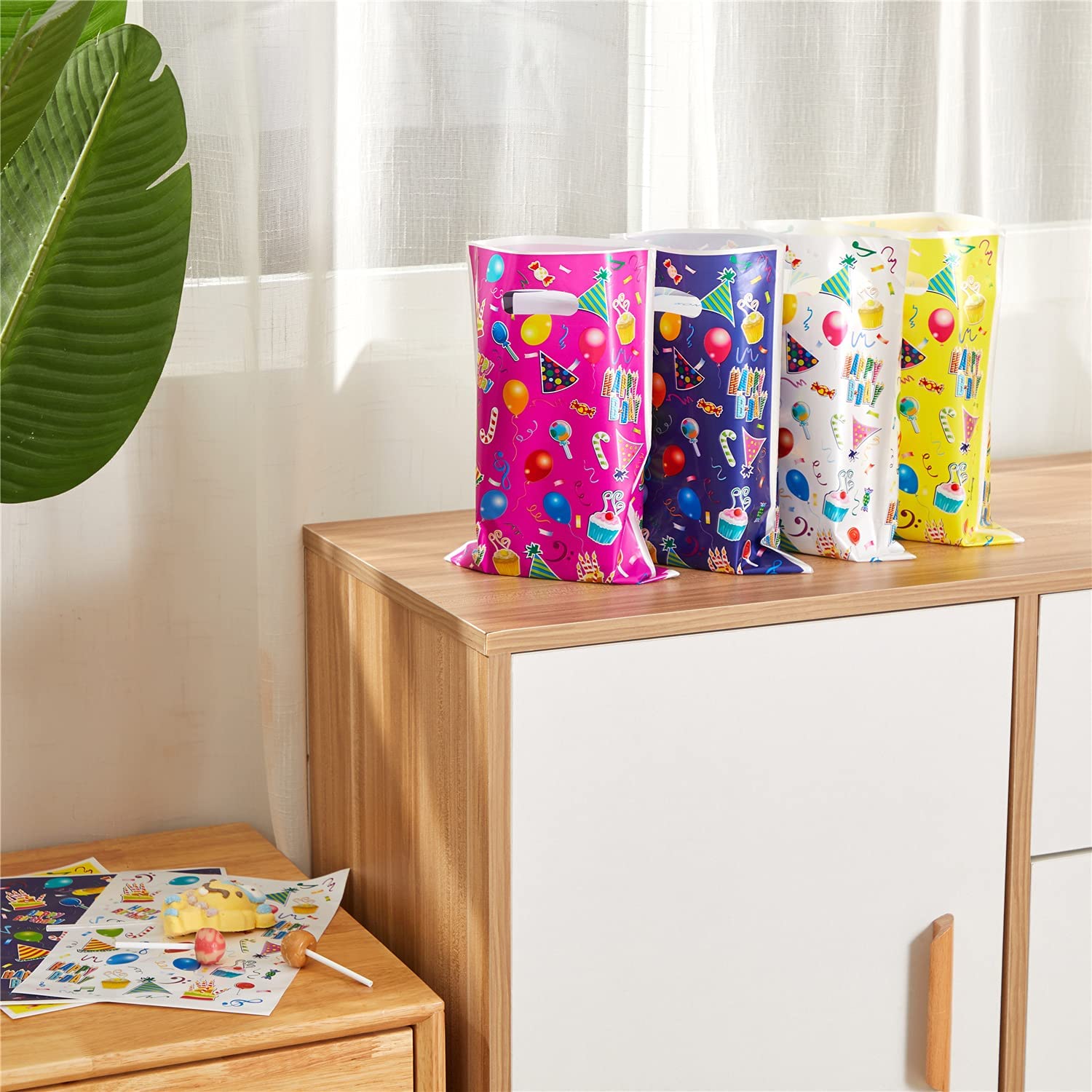 Plastic Party Favor Bags Assorted Colors 48 pcs (Balloon)
