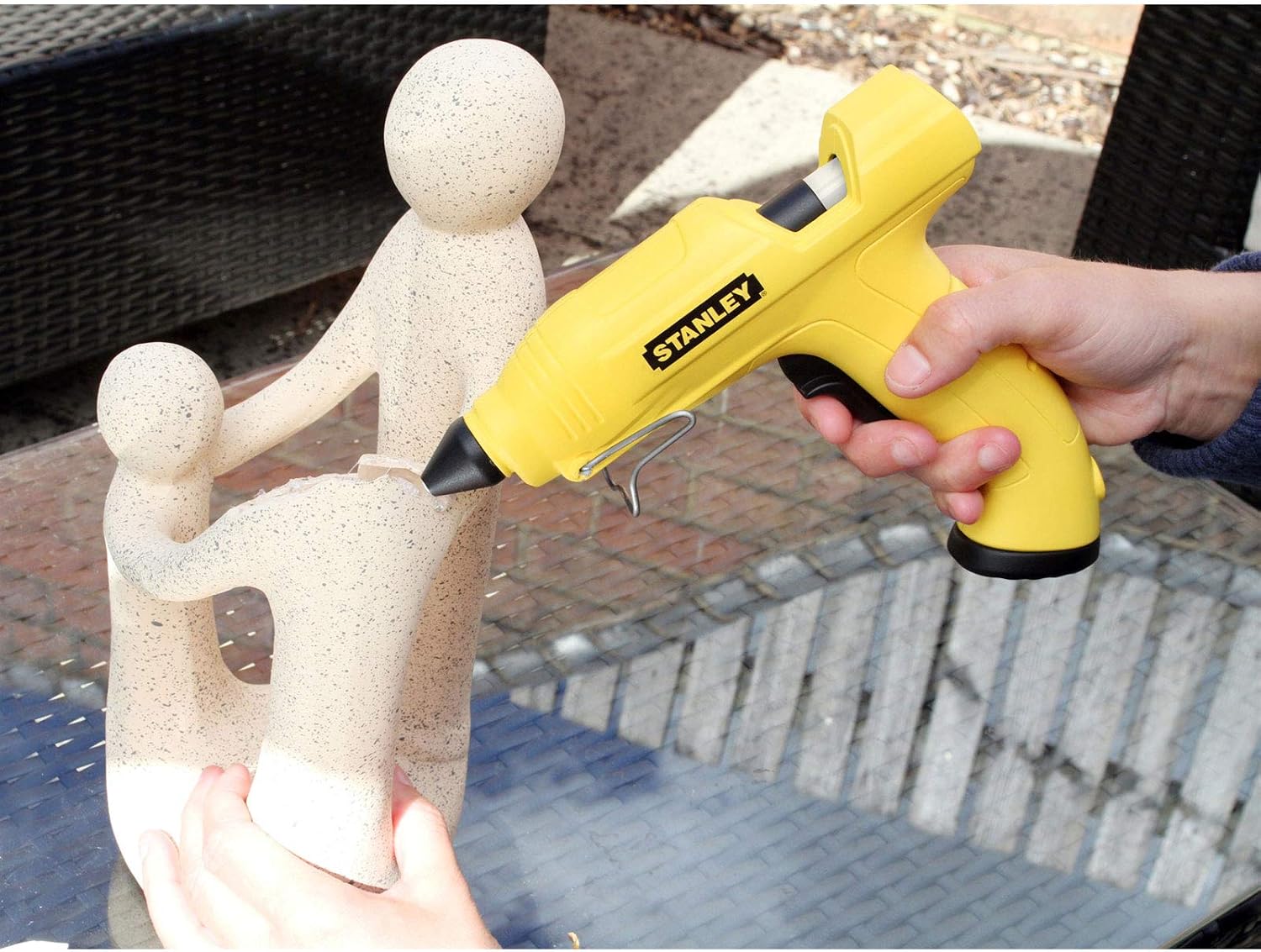 Stanley STA070416 cordless Glue Gun , Yellow - Image 3