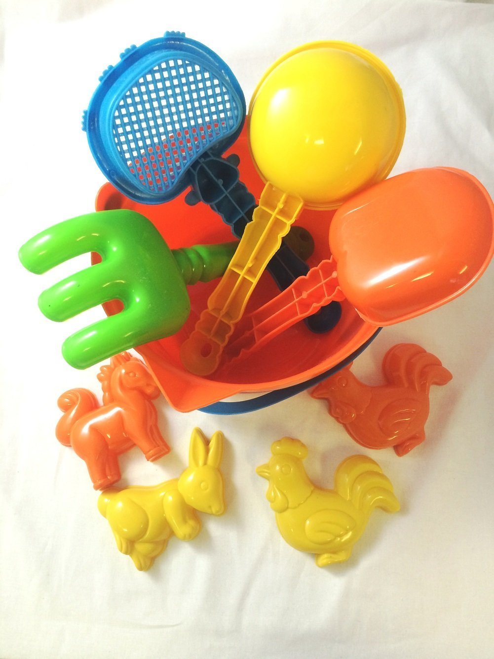 Round Beach Bucket 9 pieces Set Sand Head Design (Include 1 scoops, 1