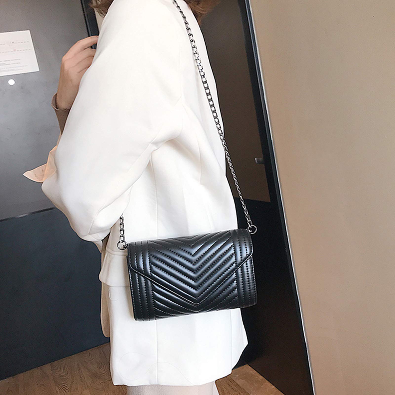 Small Leather Crossbody Bag for Women Clutch Purse Cross Body Purse Shoulder Bags with Chain Strap Quilted Purses