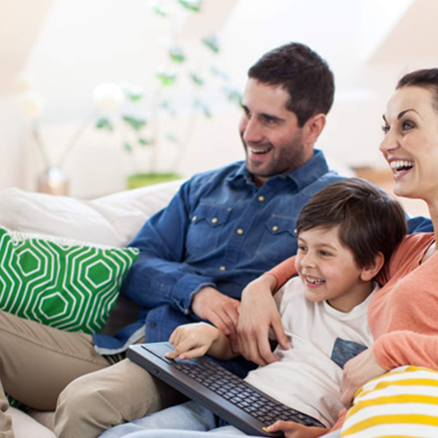 Logitech K400 Plus Wireless Touch TV Keyboard with Easy Media Control and Built-In Touchpad: Computers & Accessories