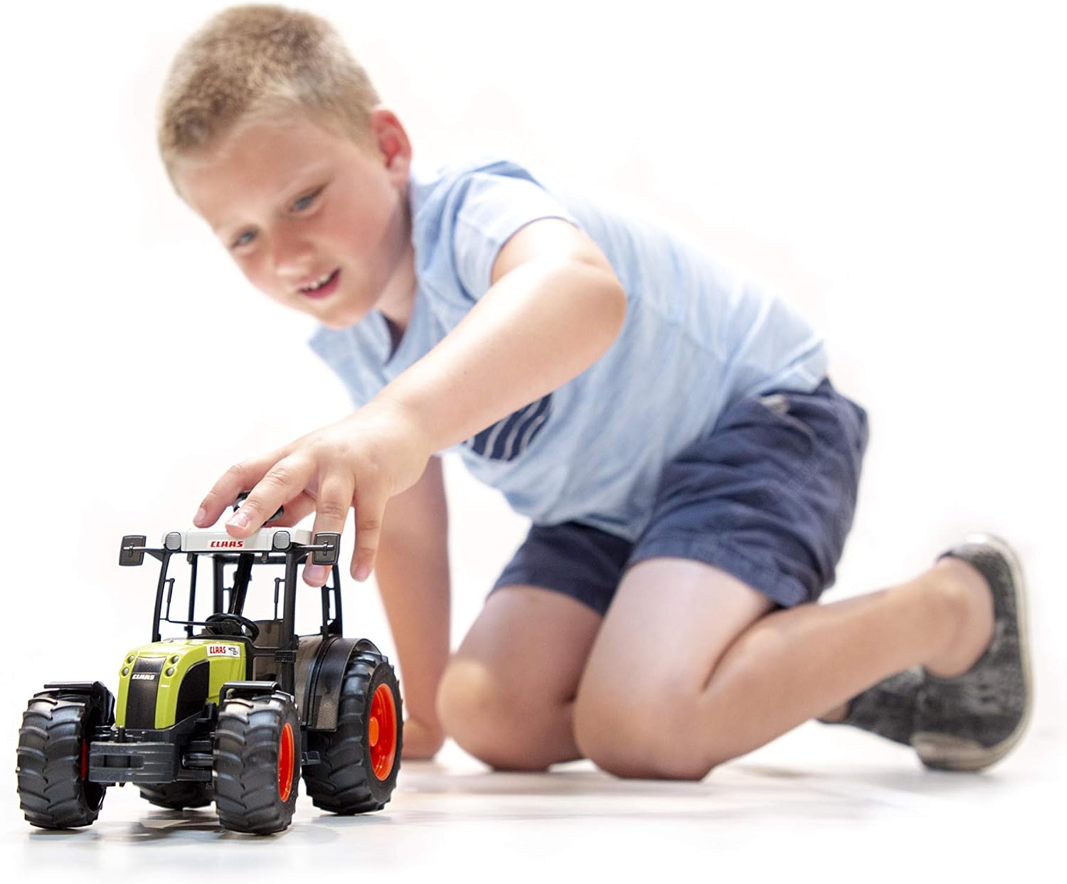 Bruder CLAAS Nectis 267 F Tractor, 1:16 Scale Farm Vehicle Toy with Realistic Detailing - Image 3