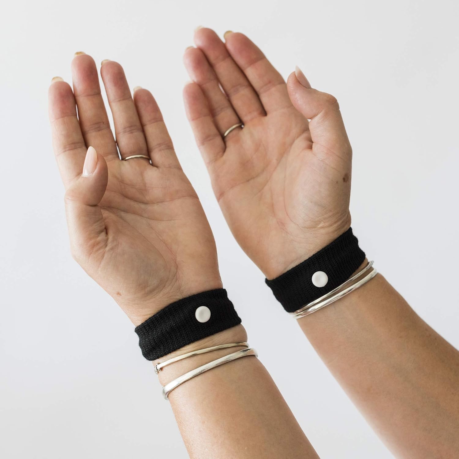 navig8 Motion Sickness Travel Bands - Anti-Nausea Acupressure for Seasickness Flying, Morning Sickness, Pregnancy (One Pair) - Image 3