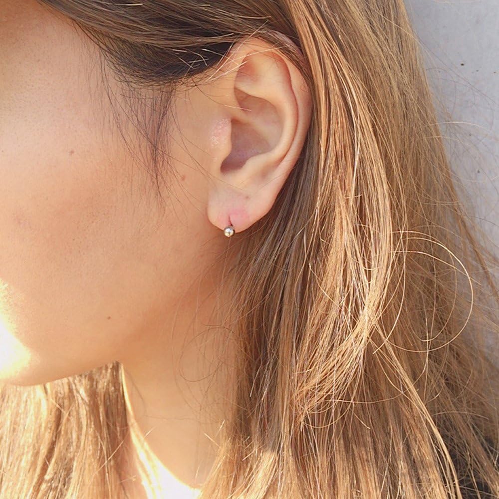 Amazon Co Jp ピアス 丸玉 ステンレスボール 4mm ピアス レディース お肌に優しい素材 サージカルステンレス つややか シンプルデザイン 服 ファッション小物