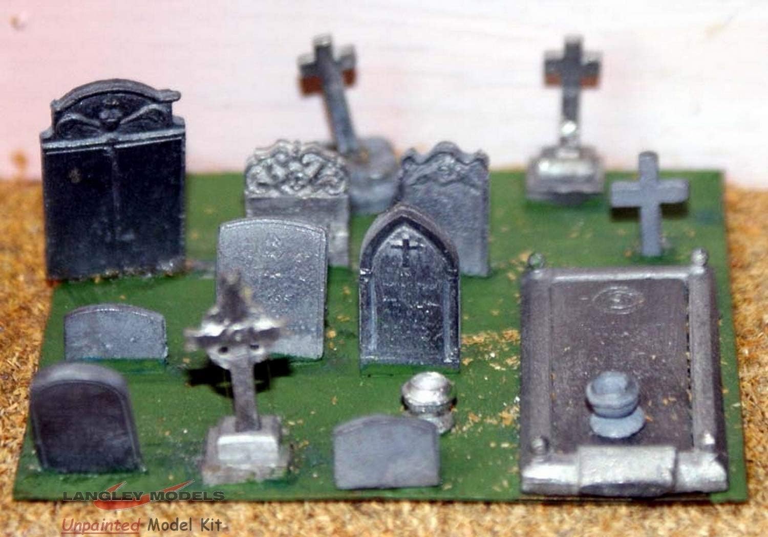Langley Models Grave + Tombstones OO Scale UNPAINTED Metal Model Kit