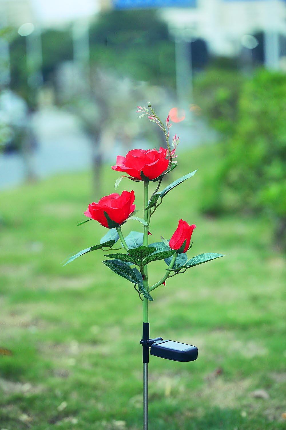 Amazon Com Xlux Outdoor Solar Powered Rose Lights Flower Stake For Garden Patio Yard Christmas Pathway Decoration Red Garden Outdoor