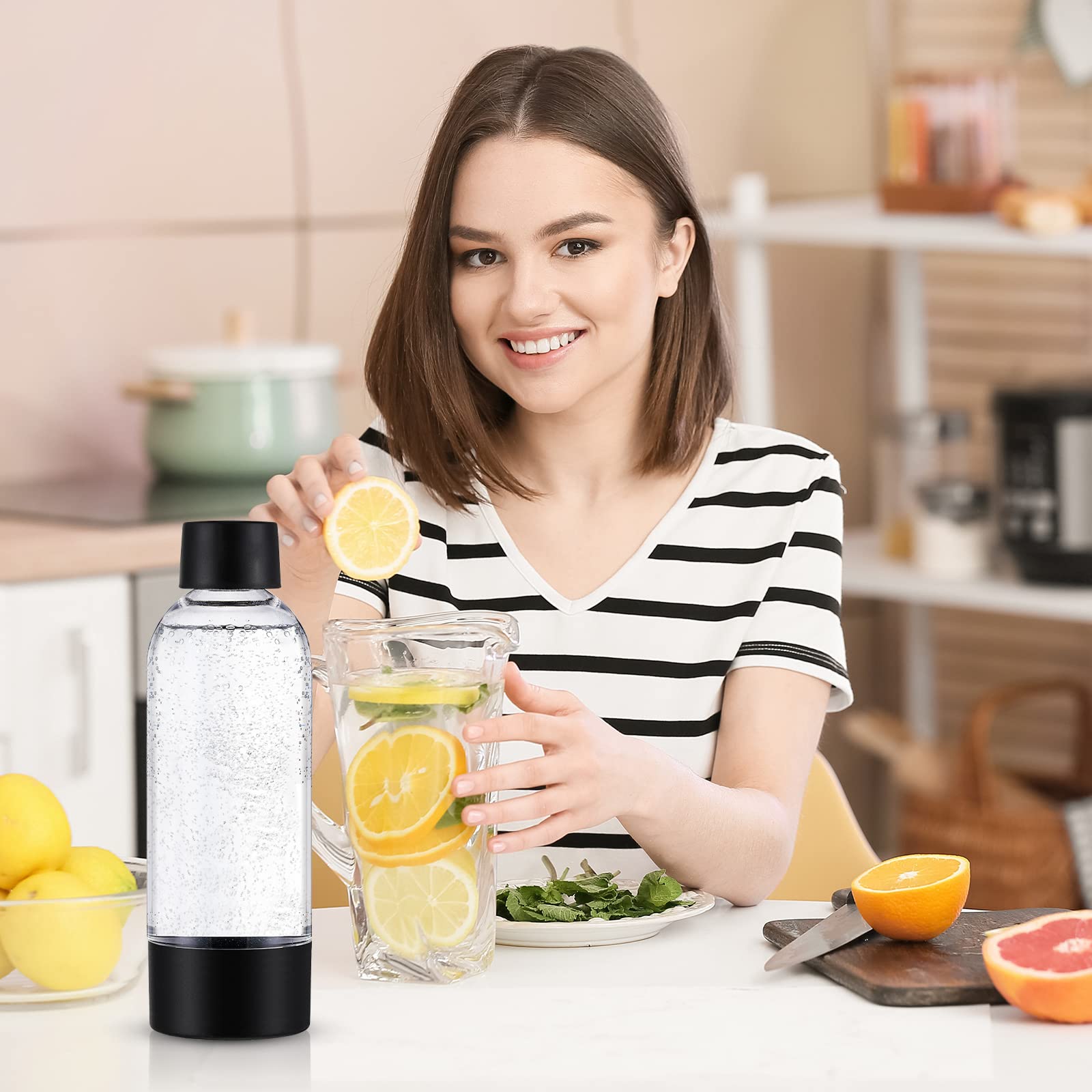 meekoo 4 Pcs Soda Carbonating Bottles Clear Plastic Soda Maker Bottle Compatible with Isoda Drinkmate Maker for Kitchen Home Party Carbonated Drinks Beverages(1 Liter)