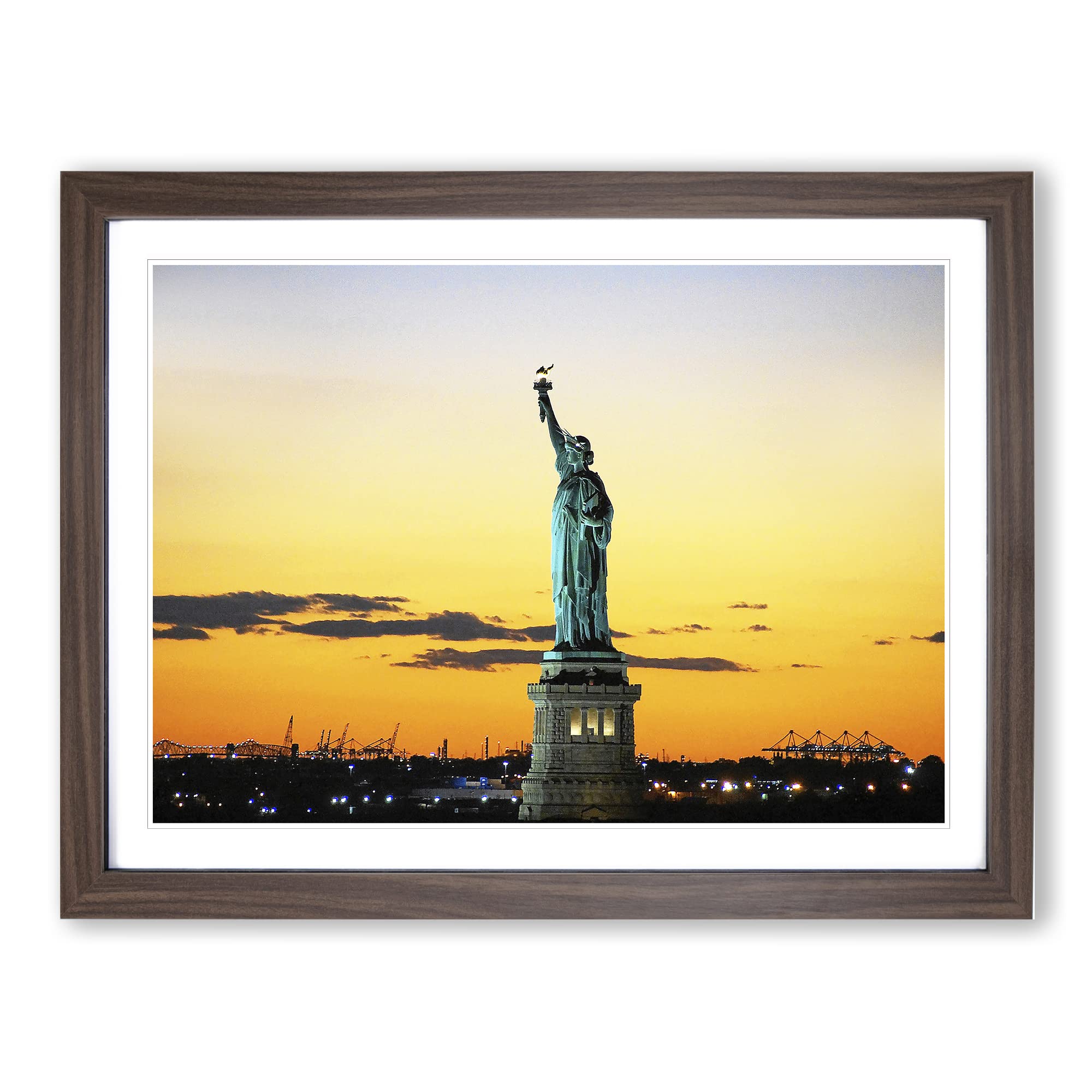 The Statue of Liberty New York No.1 Modern Framed Wall Art Print, Ready to Hang Picture for Living Room Bedroom Home Office Décor, Walnut A3 (46 x 34 cm)