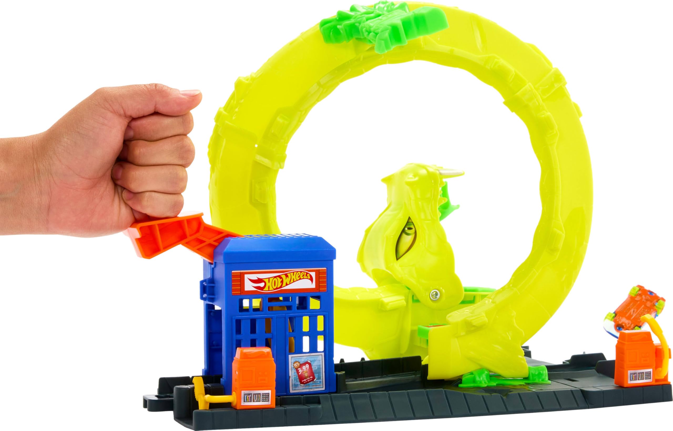 Hot Wheels Toy Car Track Set, Snake Gas Station Playset with 1:64 Scale Die-Cast Vehicle, 2 Ways to Play, Corkscrew Loop & Speed Snap Track