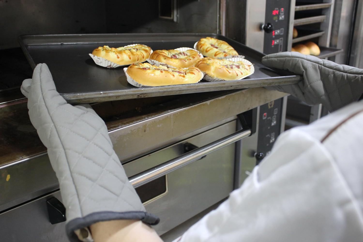 Oven Mitts 1 Pair of Quilted Cotton Lining - Heat Resistant Kitchen Gloves: Kitchen & Dining