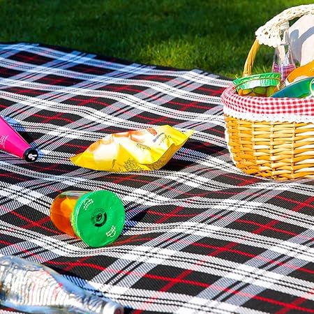 Amazon Co Jp レジャーシート 厚手 ピクニックシート大判 P 300x300cm レジャーマット 折り畳み アウトドア クッション 防水 おしゃれ 星空鑑賞 キャンプ 室内外兼用 0 300 チェック柄 洗える 花火大会 運動会 遠足 持ち手付き 簡単収納 ホーム キッチン