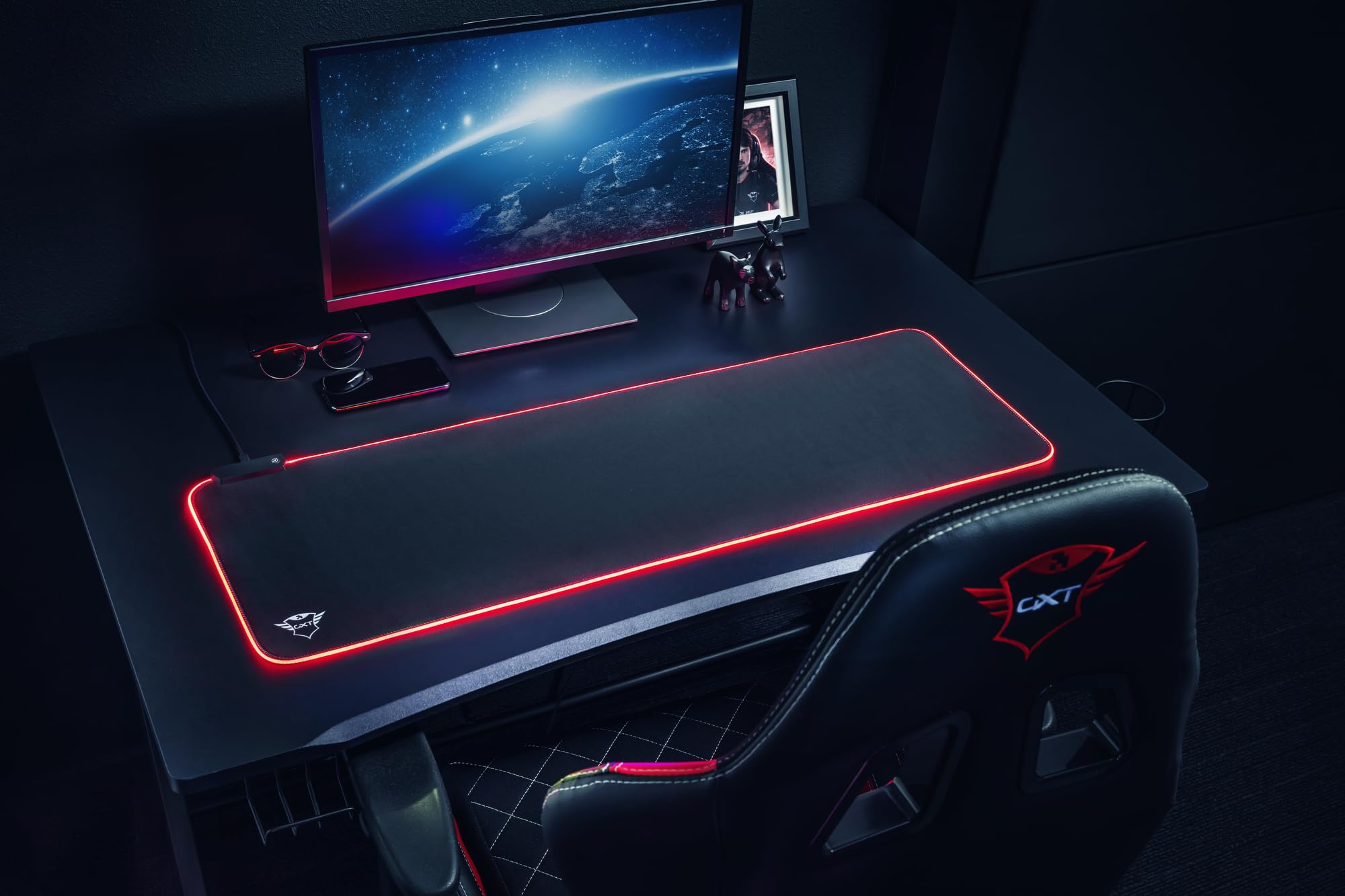 Trust Gaming GXT 764 Glide-Flex RGB Mauspad XXL, 930x300 mm, Gaming Mousepad mit LED Beleuchtung, rutschfeste Gummiunterseite, Große Schreibtischunterlage, USB-betrieben, Desk Mat - Schwarz 5