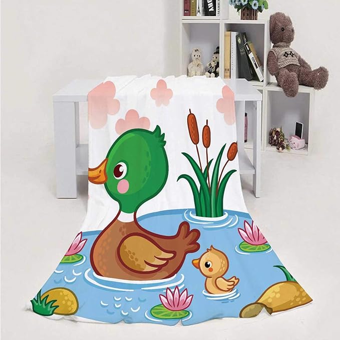 MOOCOM Un pato con patitos flotantes en el lago. Pájaros de granja