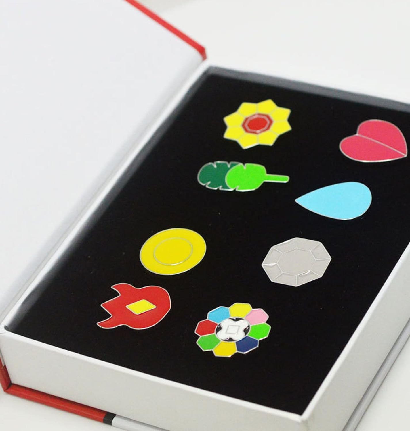 Amazon ポケットモンスタージムバッジボックス関東リーグピンバッジジムgenセット 8ピースピンセットシルバー アニメ 萌えグッズ 通販