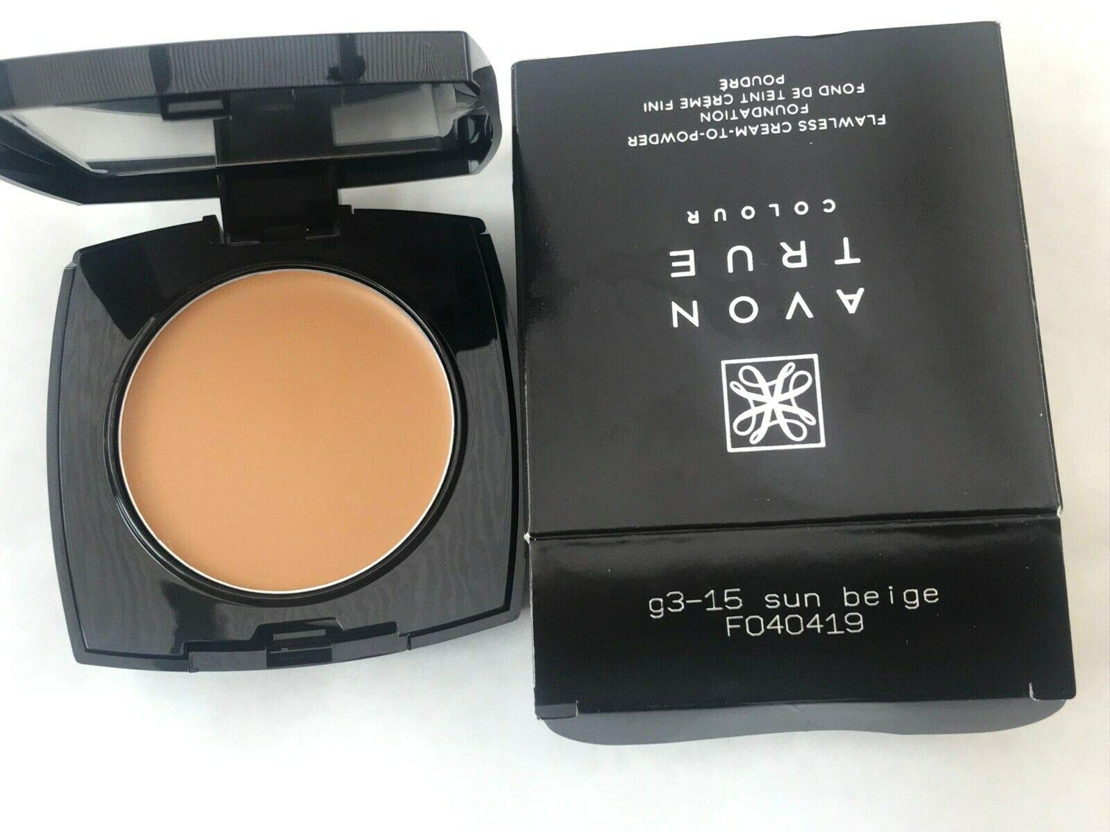 AVON TRUE COLOUR MATTIFYING CREAM TO POWDER FOUNDATION COMPACT SPF12. Shell