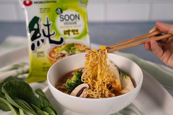 NONGSHIM GOURMET SOON VEGGIE RAMYUN VEGAN 4 PACK, MILD SPICY, DRIED VEGETABLE FLAKES, RAMYUN NOODLES WITH SOUP MIX
