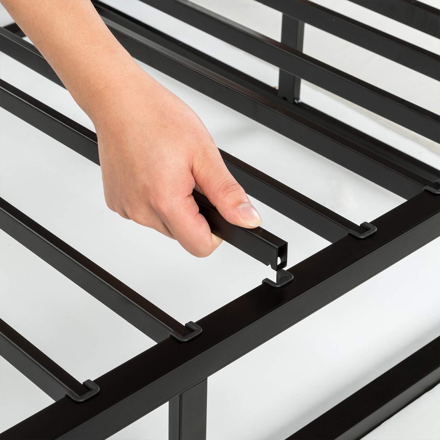 Zinus Victor 4 Inch Quick Lock Box Spring / Mattress Foundation / Built-to-Last Metal Structure / Low Profile / Easy Assembly, Queen: Furniture & Decor