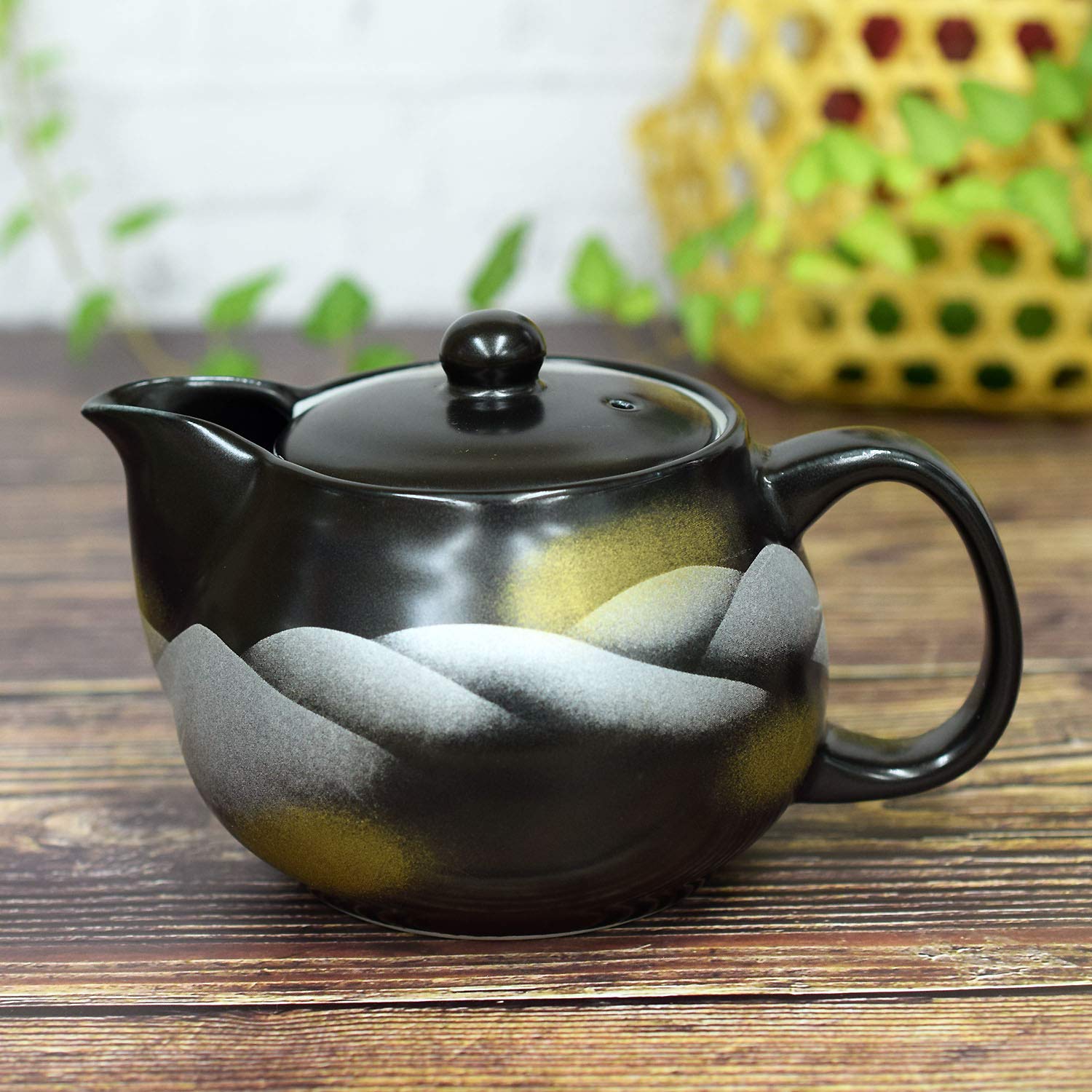 伊野正峰 Kutani Pottery Teapot with Mountain Range Design (360ml, Black Ceramic, Japan Import)
