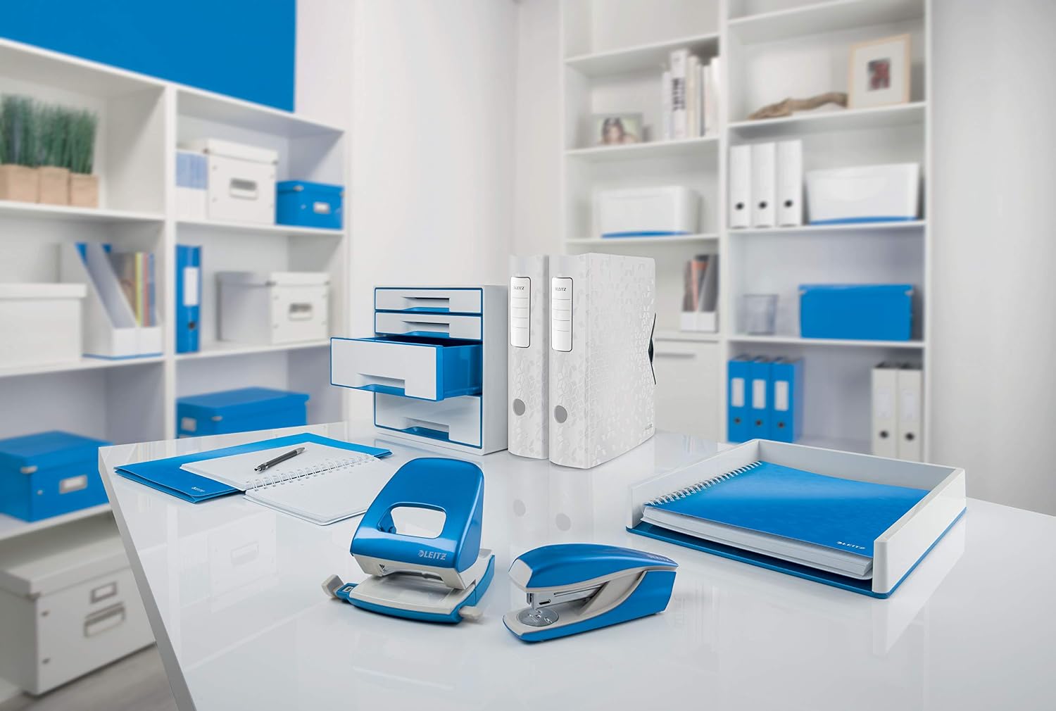 Leitz Lever Arch File, Metallic blue, A4, Curved spine 75mm width, Elastic fastening, Light polyfoam, WOW Range, 11060036 - Image 5