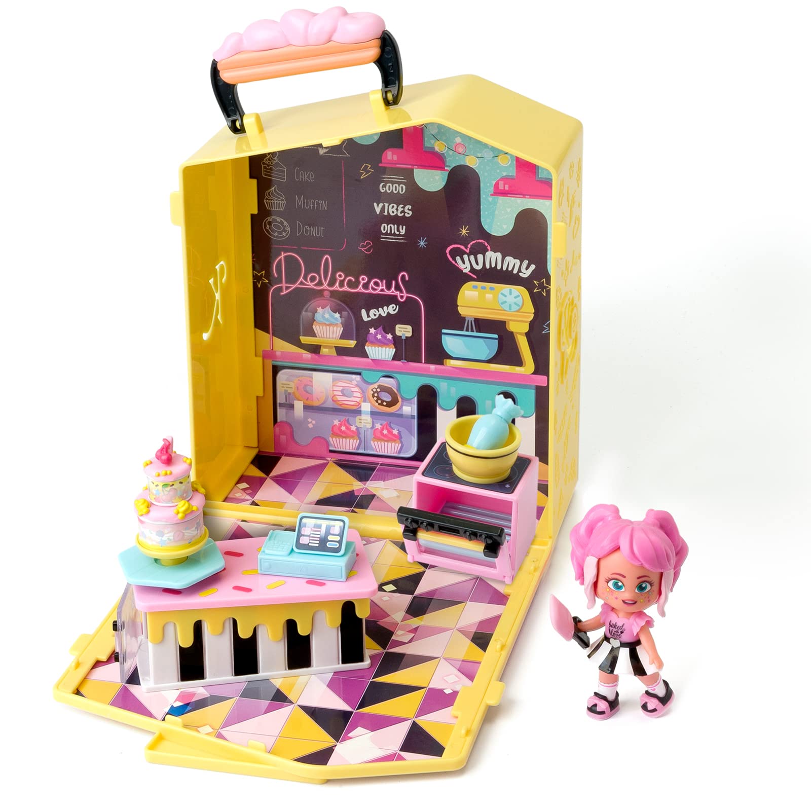 KOOKYLOOS Tiffany’s Pop-Up Bakery – Bakery with more than 15 accessories and exclusive doll with 3 funny expressions. Includes exclusive clothes and footwear, oven, table/fridge and 2 “magic” cakes