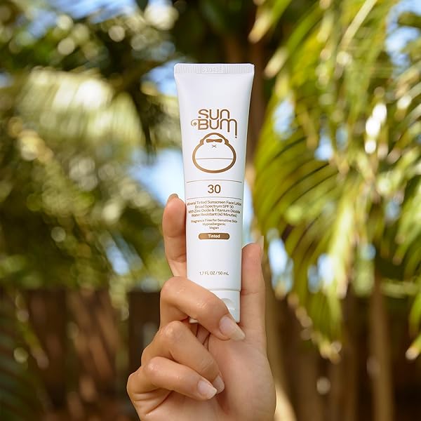 SUN BUM MINERAL SPF 30 TINTED FACE SUNSCREEN | MATTE PRIMER| BROAD SPECTRUM MOISTURIZING SUNBLOCK WITH VITAMIN E |HAWAII 104 ACT COMPLIANT (OCTINOXATE & OXYBENZONE FREE) | TRAVEL FRIENDLY 1.7 OZ