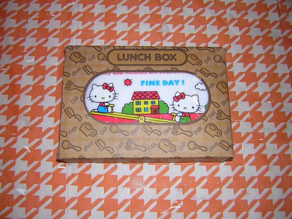 Amazon 昭和レトロ サンリオ 初期 1975 キティちゃん 弁当箱 箱入り ランチボックス コレクション ノーブランド品 ホーム キッチン