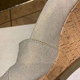 toms classic wedge pump black