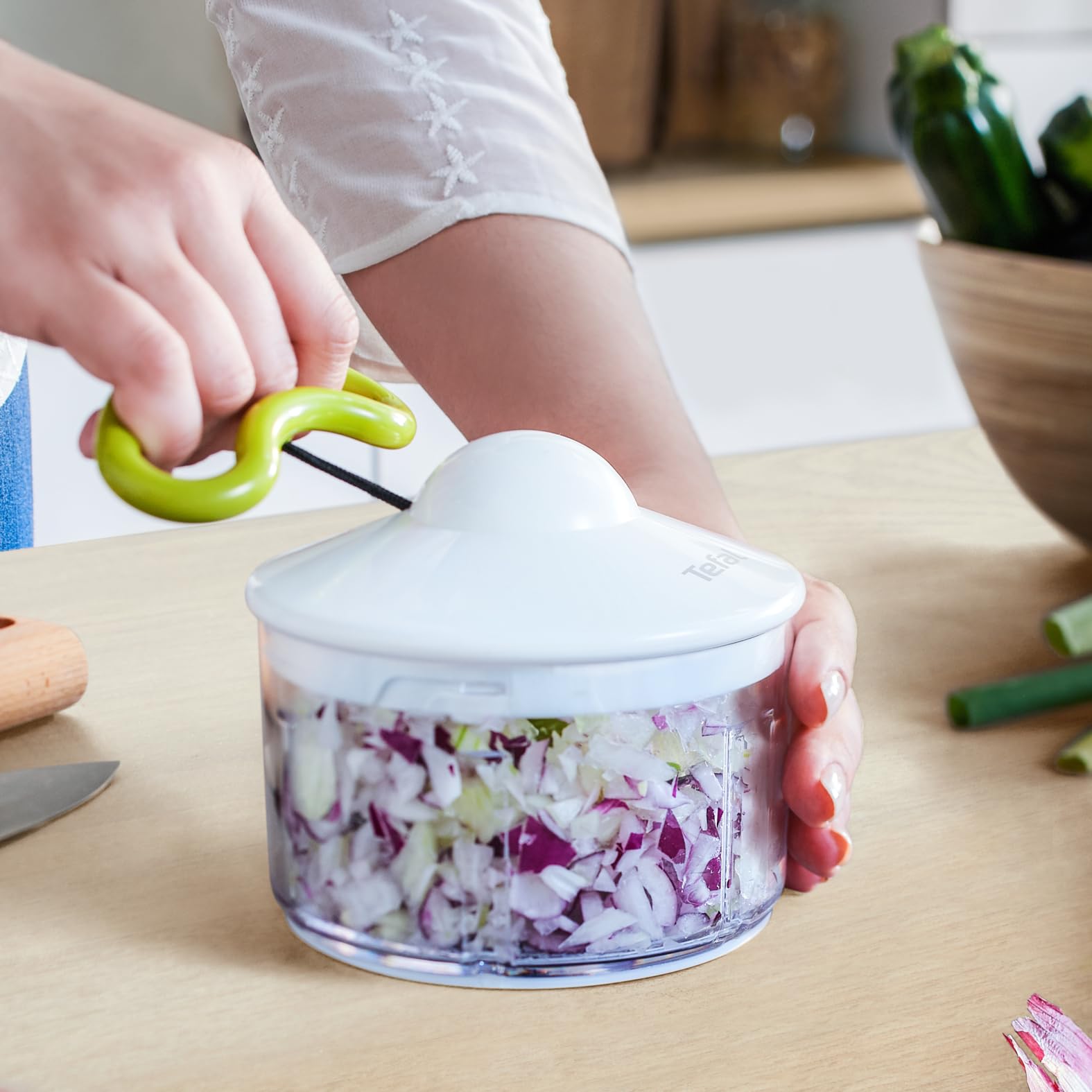 Tefal 5-Sekunden Zerkleinerer K13304, Ohne Strom, Fassungsvermögen: 500 ml, Multizerkleinerer für Gemüse, Obst, Zwiebeln, Nüsse, Knoblauch, Babynahrung, Weiß/Grün/Transparent 5