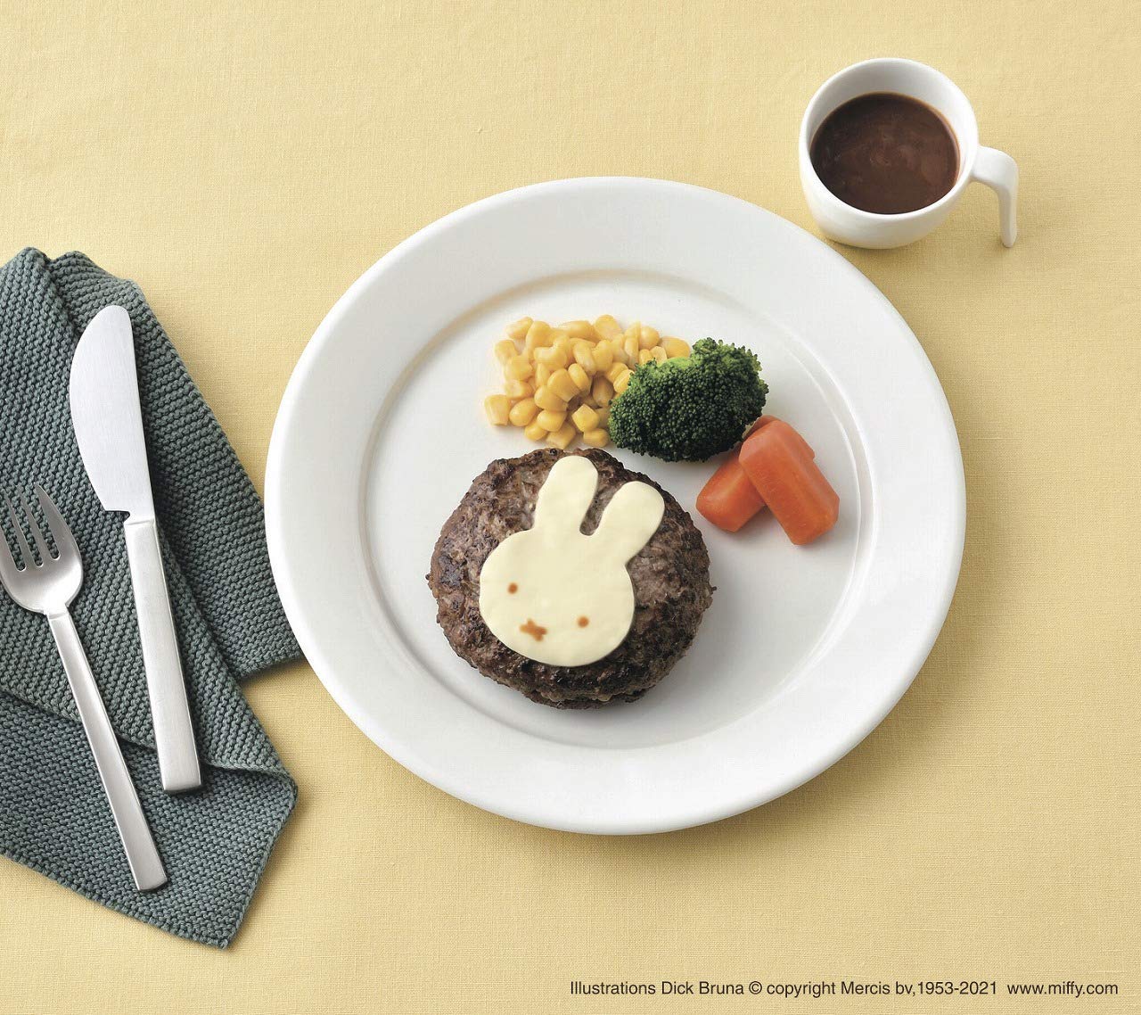 セルクル&ステンシルつきでもっとかんたん! かわいい! ミッフィーのカフェレシピ BOOK:6/4発売【ムック本付録】ミッフィーの顔型セルクル&ステンシルのセット