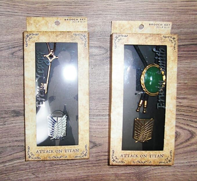 Amazon Co Jp 公式進撃の巨人 ユニバーサルクールジャパン 19 2点セットネックレス ブローチ エレンエルヴィンusj 地下室の鍵 ループタイ ホビー