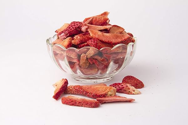 FZYEZY NATURAL FREEZE STRAWBERRY FOR KIDS AND ADULTS| CAMPING VEGAN HEALTHY & SURVIVAL FOOD|TRAVEL FRIENDLY READY TO EAT FRUIT SLICES| PANTRY GROCERIES DEHYDRATED SNACKS | 90 GM (STRAWBERRY, 90 GM)
