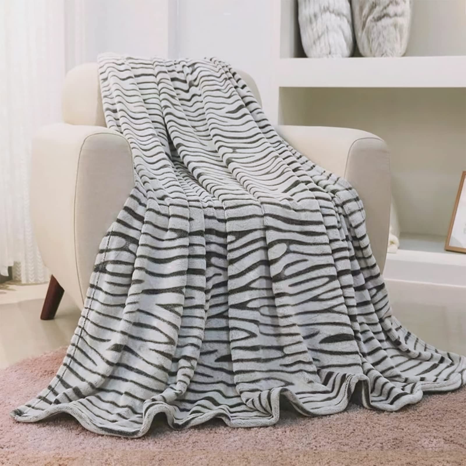 FY FIBER HOUSE Flannel Fleece Throw Microfiber Blanket with 3D Zebra Print,130x150cm,Black
