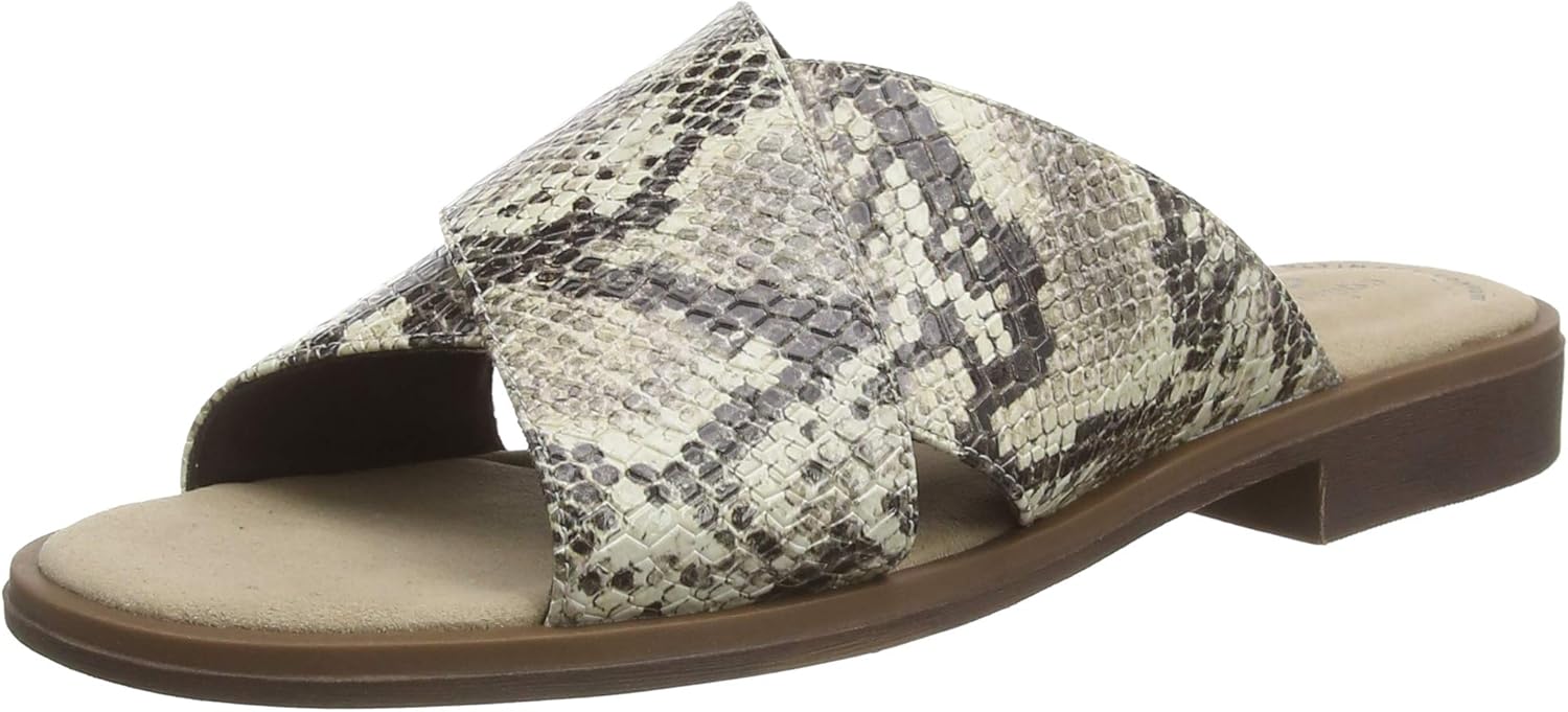 clarks closed toe sandals