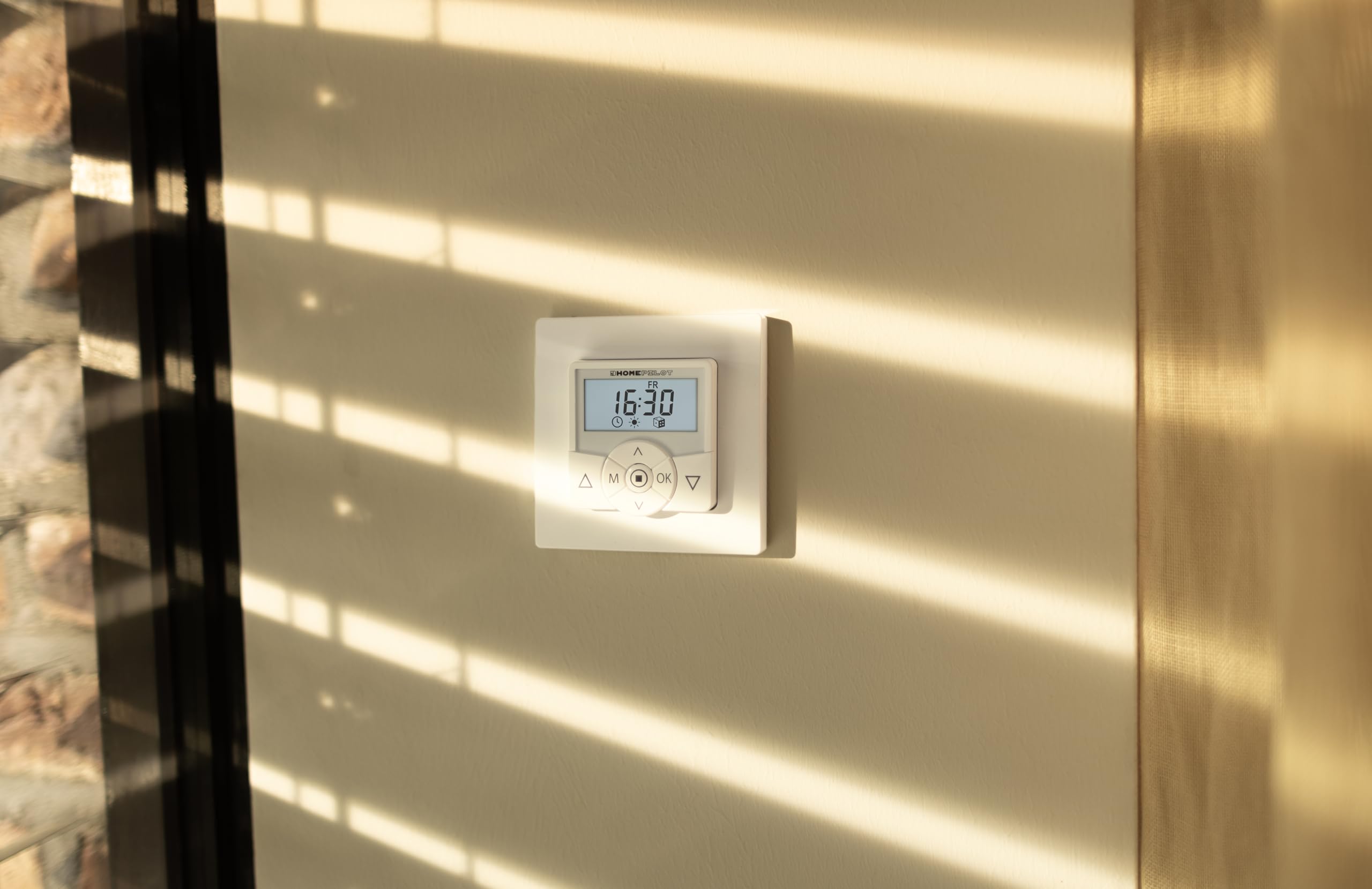 HOMEPILOT Zeitschaltuhr premium smart | Smart-Home Rolladenschalter programmierbar inkl. Display & Astrofunktion für Rolladen, Markise, Raffstore | App, Alexa etc. via Gateway möglich, Weiß 2