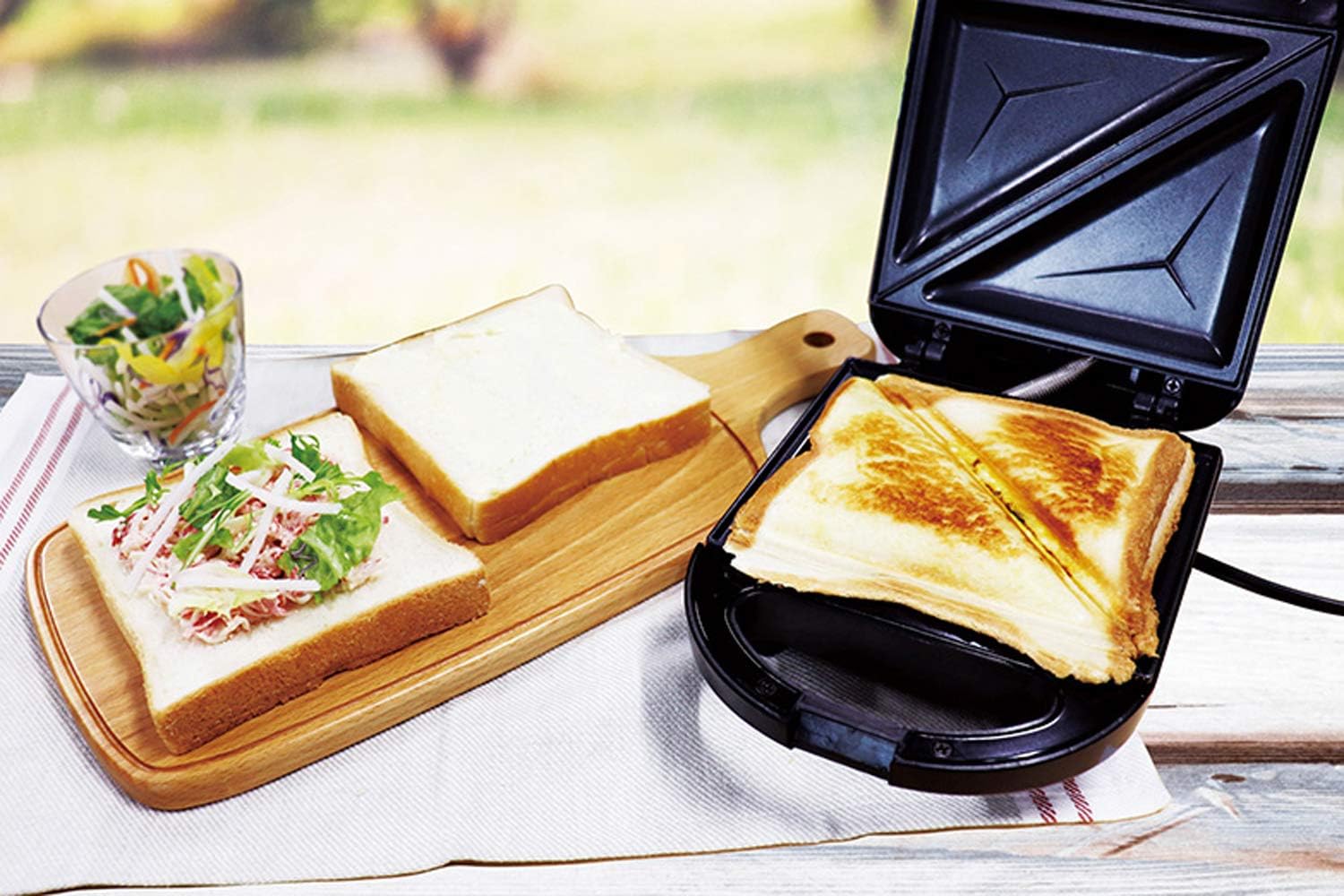 Amazon ミッキー ミニー 耳まで焼けるホットサンドメーカー S Mm 212 ホワイト タマハシ Tamahashi ホットサンド ワッフルメーカー