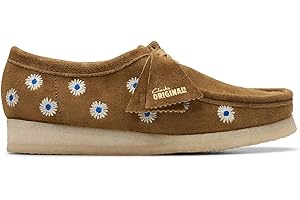 Clarks Women's Wallabee. Oxford